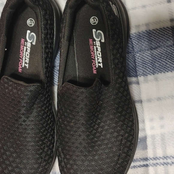 Sketchers memory foam shoes size 6.5 - Picture 2 of 6
